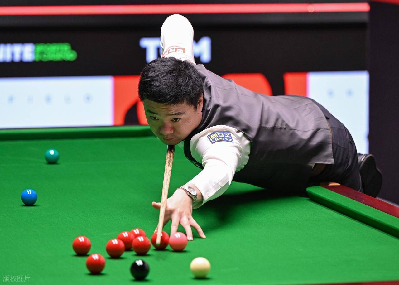 一支具有足 一支具有足